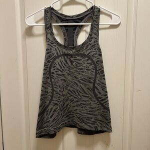 Grey Lululemon swiftly tech tank 2.0
Size 8 - waist length
Like New - never worn